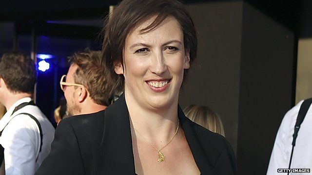 Comedian Miranda Hart considers 2014 stand-up tour - BBC News