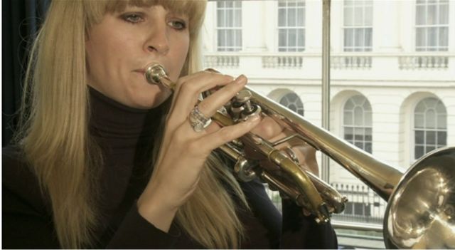 Alison Balsom playing the trumpet