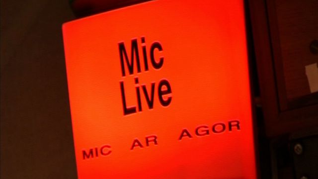 Arwydd stiwdio mic ar agor