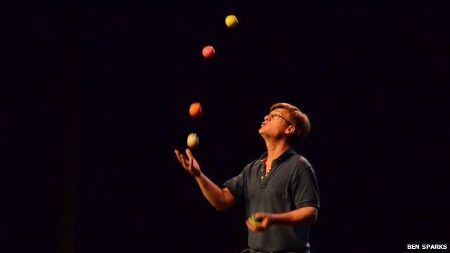 Colin Wright, juggler