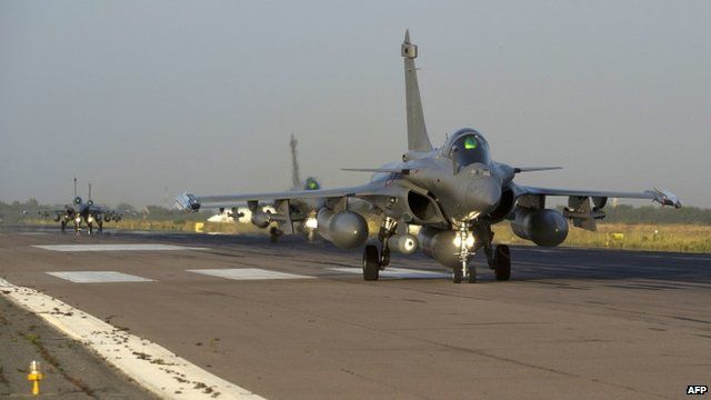 French fighter jets arriving at Kossei camp in N"Djamena