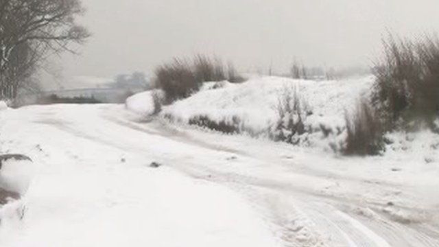 Eira cynta'r flwyddyn