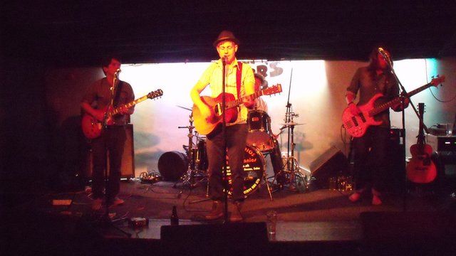 Robinson at the Jubilee benefit gig in the Marr's Bar, Worcester
