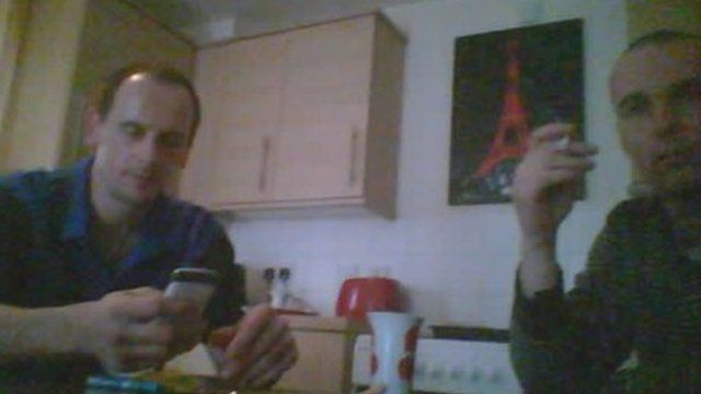 Cafodd dau ddyn eu ffilmio'n cynnig trefnu priodas ffug