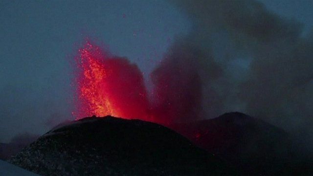 New Mount Etna eruption paints sky red in Sicily - BBC News