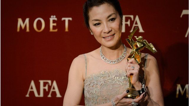 가수 비의 Asian Film Awards 사회 장면이 해외 UCC에서 화제
