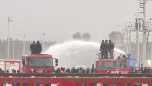 Water cannon used against protesters in Turkey