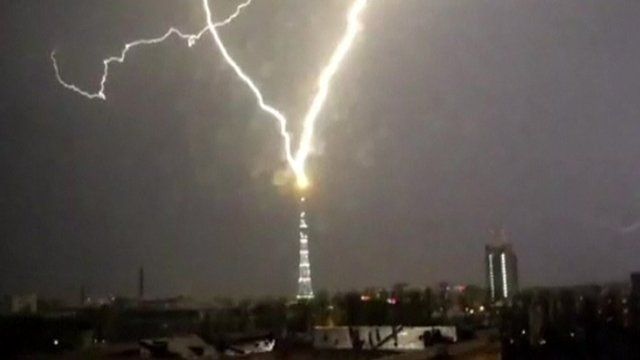St Petersburg TV tower struck by lightning - BBC News