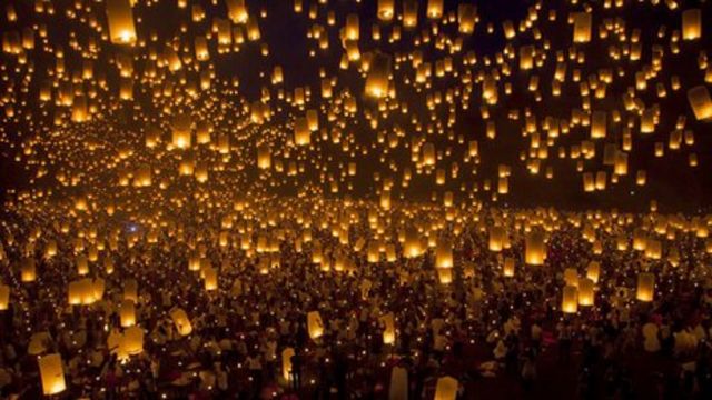 Philippines crowd attempts new paper lantern record