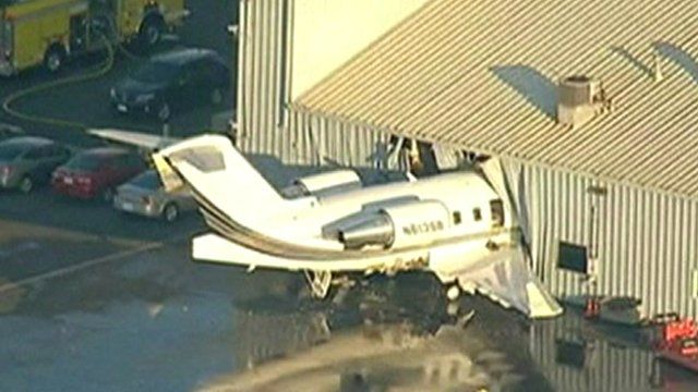 Passenger Jet Crashes Into Hangar In California - BBC News