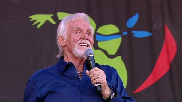 Kenny Rogers 'thrilled' to be performing at Glastonbury - BBC News