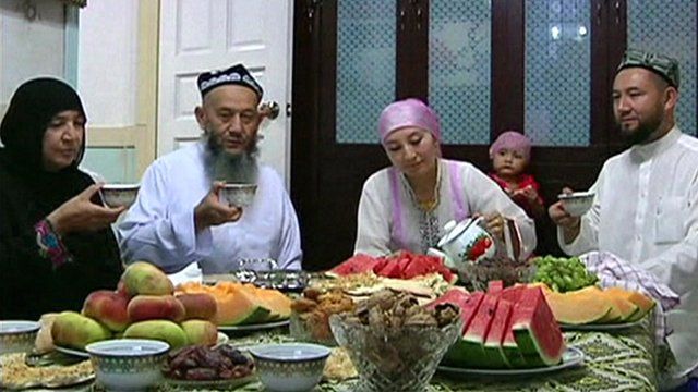 Eid al-Fitr festival is celebrated around the world - BBC News