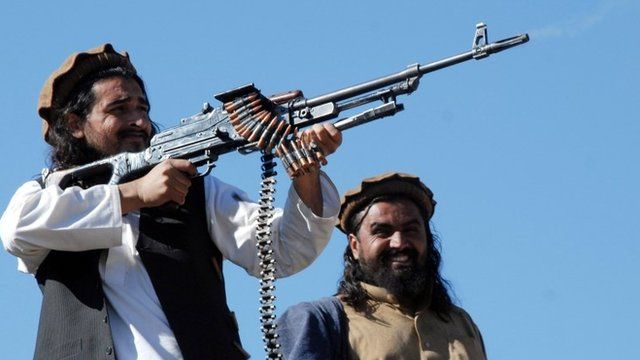 This file picture taken on November 26, 2008, shows Pakistani Taliban commander Hakimullah Mehsud (L)