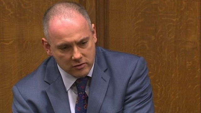 Branded packs protect smokers, says MP Robert Halfon - BBC News