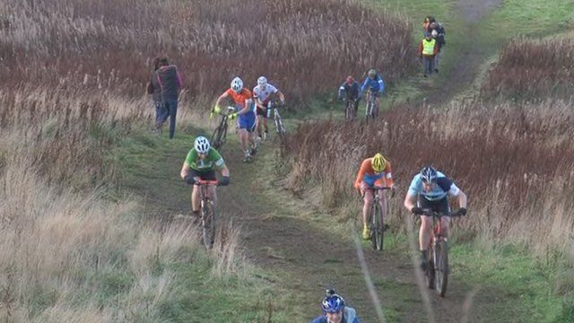 Farapaisich ann an rèis cyclocross.