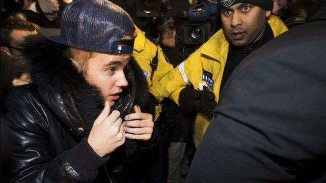 Justin Bieber (left)