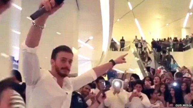 Singer Saad Lamjarred greets fans