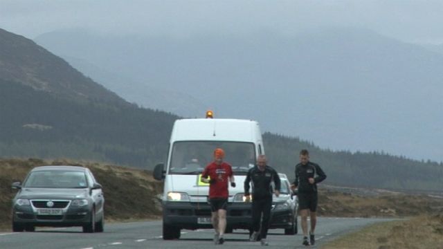 Ally K. agus a charaidean a' ruith