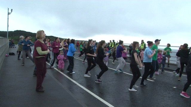 Dannsairean air Drochaid an Eilein Sgitheanaich