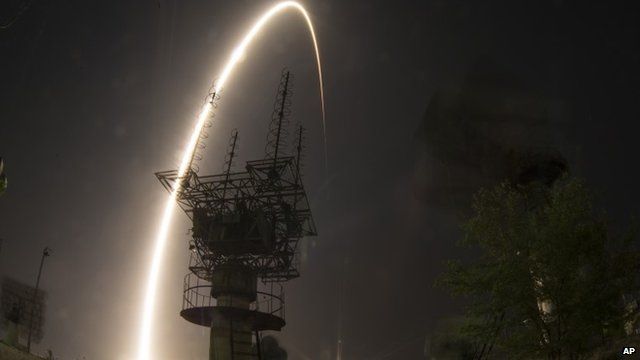 ISS-bound Soyuz rocket launches in Kazakhstan - BBC News