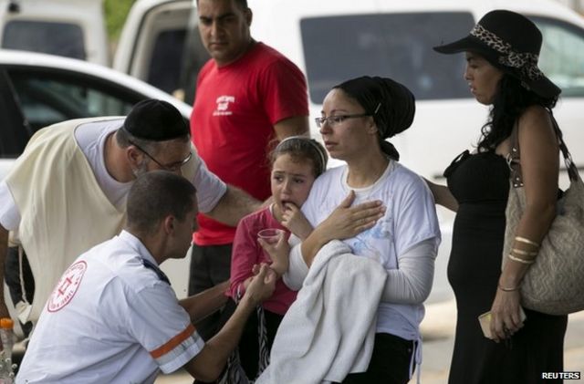 Thousands flee northern Gaza after Israel warnings