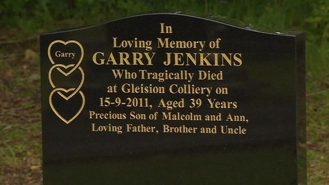 Carreg fedd Garry Jenkins