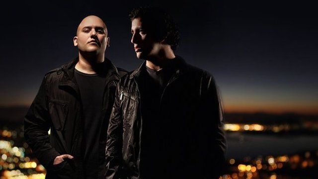 fila tennis shoes mens blue