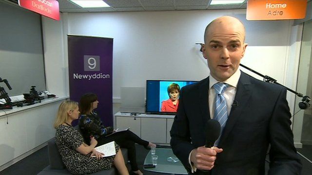 Gwylio'r ddadl yn lolfa Newyddion 9