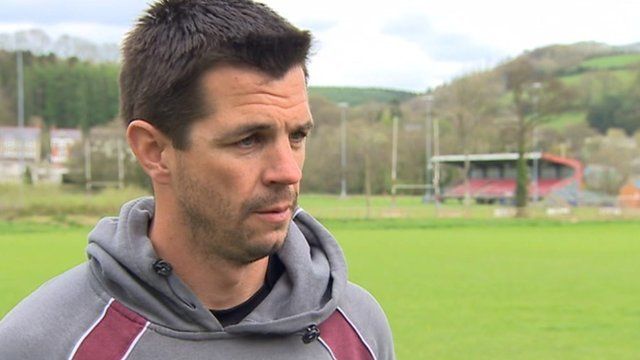 Aled Scourfield fu'n sgwrsio â Marc Lloyd