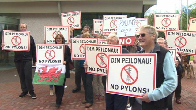 Protestio peilonau Môn