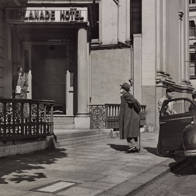 Black and white image of Sigmund Freud outside Esplande Hotel