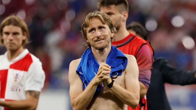 Luka Modric applauds the Croatia fans after the draw with Italy