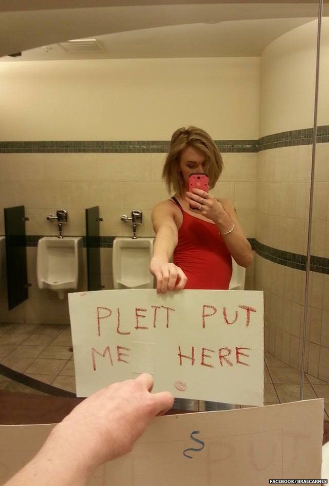 Toilet selfie protest
