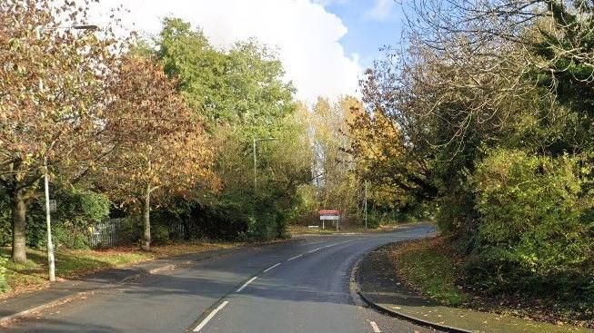 Chain Caul Way, a dual carriageway lined with trees