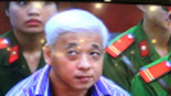 Bầu Kiên trong ngày ra tòa