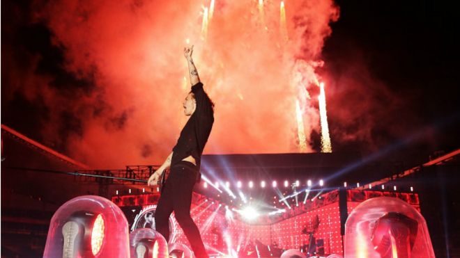 Trensosial Penggemar One Direction Tangisi Hengkangnya Zayn Malik Bbc News Indonesia