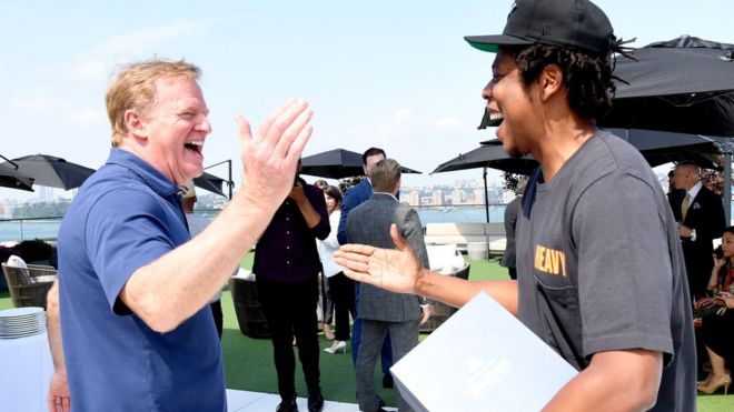 Комиссар НФЛ Роджер Гуделл и Jay-Z надеются сблизить футбол и музыку благодаря своему партнерству