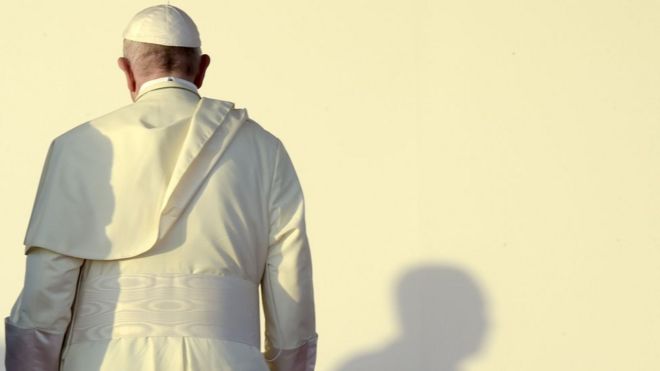Папа Фрэнсис готовится сесть на самолет для Ватикана в аэропорту Токумена после участия во Всемирном дне молодежи в Панама-Сити