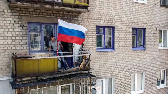 Bộ Ngoại giao Nga công bố video cho thấy quốc kỳ Nga tại thành phố Lysychansk