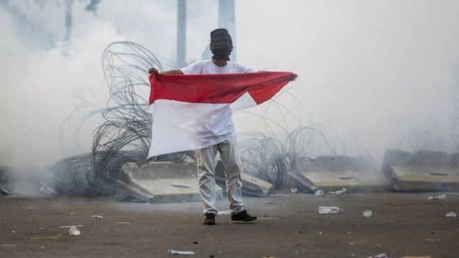 Foto Orang Demo Bawa Bendera - Foto Foto Keren