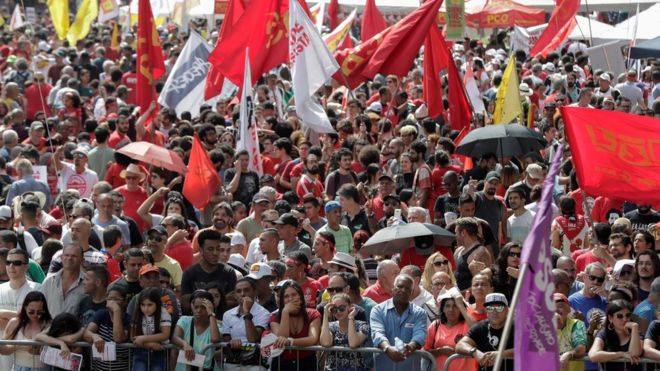 Milhares de trabalhadores se reuniram no centro de São Paulo para comomorar o Dia do Trabalhador