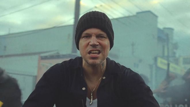 Imagen de René Pérez, Residente, en su nuevo video musical.