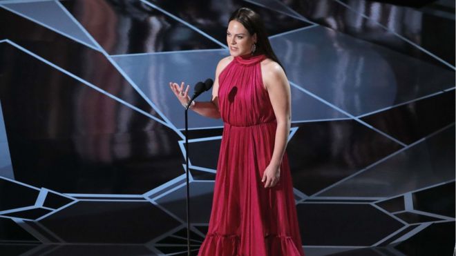 Daniela Vega no palco da apresentação do Oscar