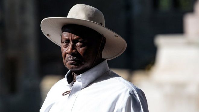 Rais Yoweri Museveni alishinikiza mageuzi hayo , akieleza kuwa mitandao ya kijamii huchangia kuenea kwa udaku nchini.