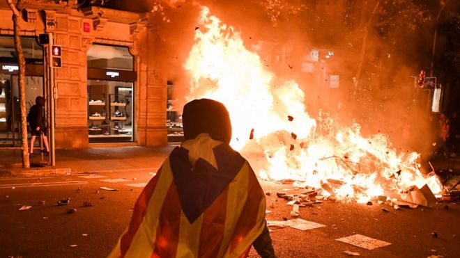 Протесты в Барселоне против приговора лидерам каталанских сепаратистов