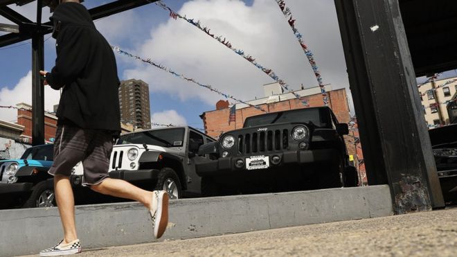Jeep Wranglers представлены в дилерском центре Fiat Chrysler в Манхэттене 23 июля 2018 года в Нью-Йорке.
