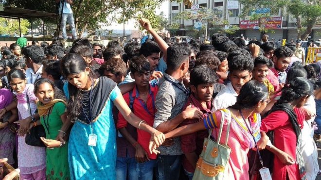 போராட்டத்தில் களமிறங்கிய கல்லூரி மாணவர்கள்