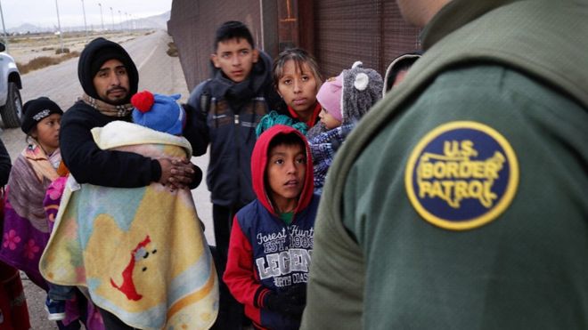 Migrants arriving at US border in El Paso