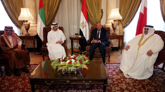 Министры иностранных дел Саудовской Аравии, ОАЭ, Египта и Бахрейна (слева направо) встречаются, чтобы обсудить дипломатическую ситуацию с Катаром, в Каире, Египет (5 июля 2017 г.)