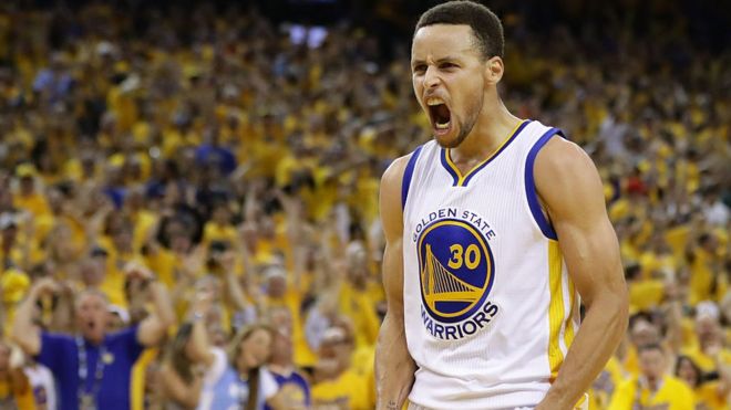 Stephen Curry festejando.